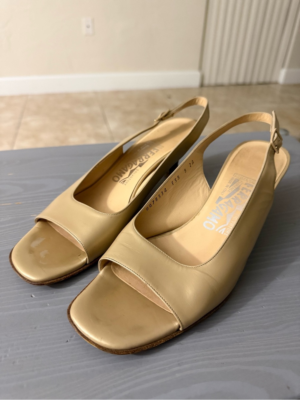 Salvatore Ferragamo Beige Leather Slingback Heels Size 9 Made in Italy